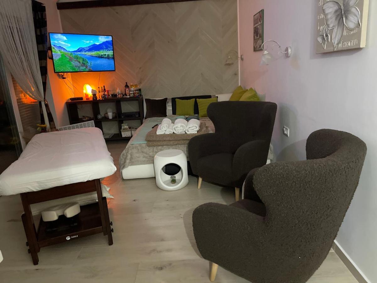 גיולה Regina Delux Apartman מראה חיצוני תמונה