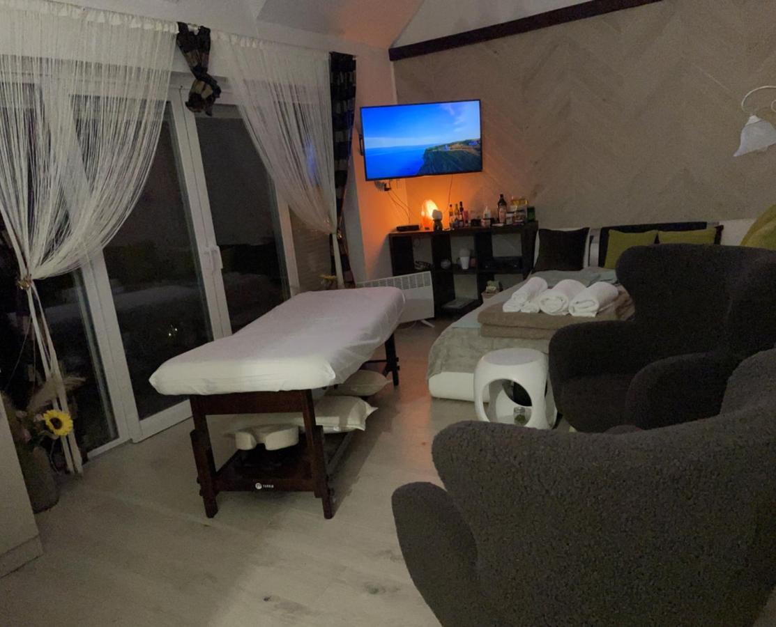 גיולה Regina Delux Apartman מראה חיצוני תמונה