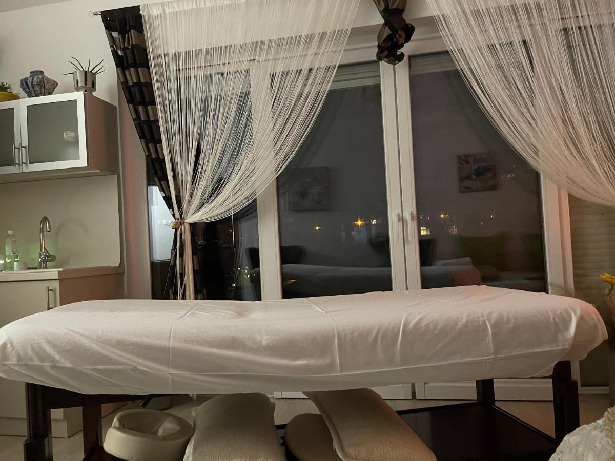 גיולה Regina Delux Apartman מראה חיצוני תמונה