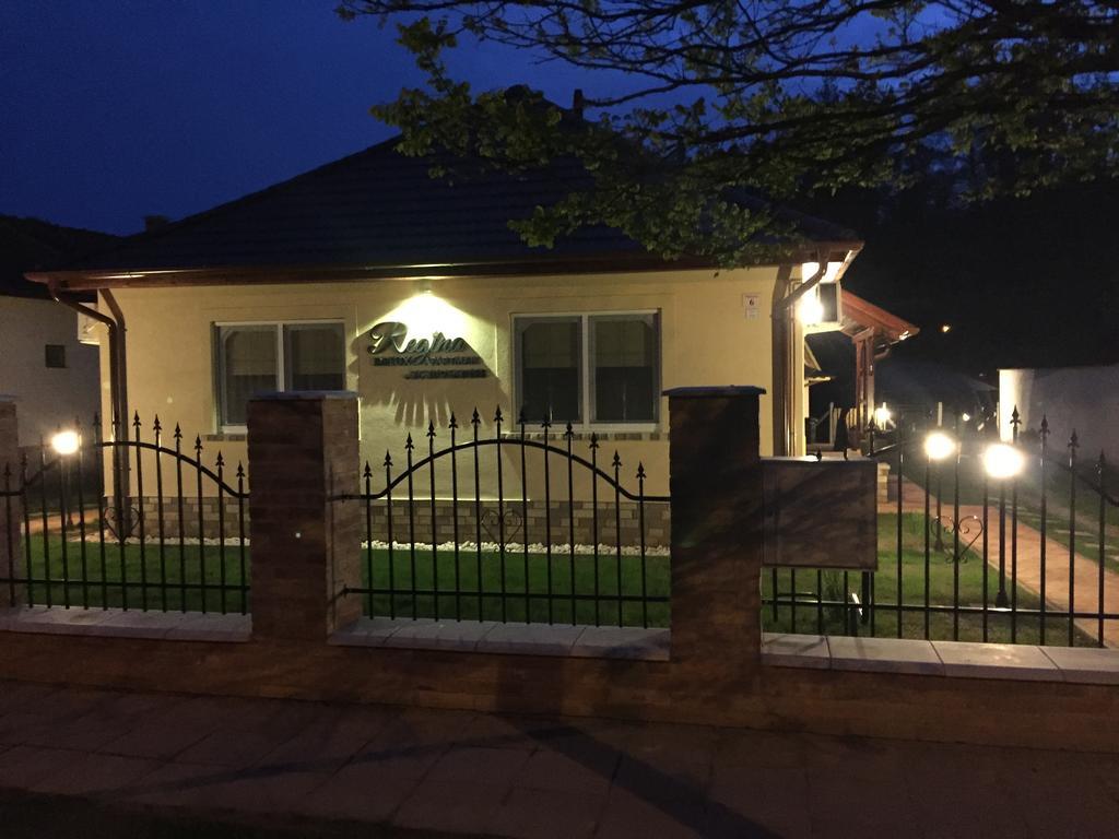 גיולה Regina Delux Apartman מראה חיצוני תמונה