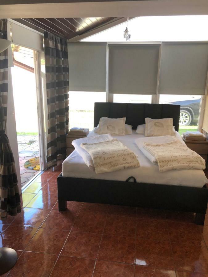 גיולה Regina Delux Apartman מראה חיצוני תמונה